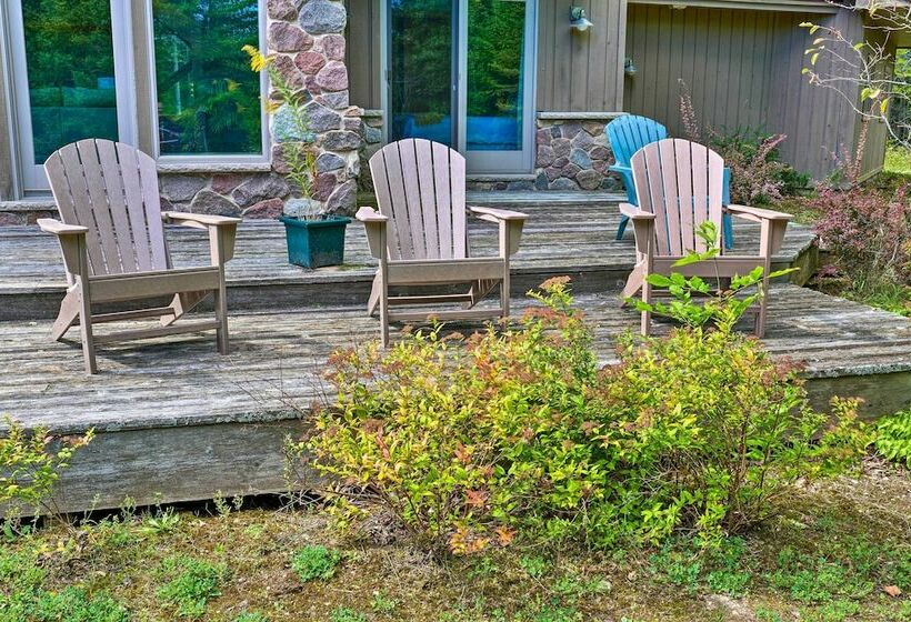 Stunning Sister Bay Home 4 Miles To Lake + Beach!