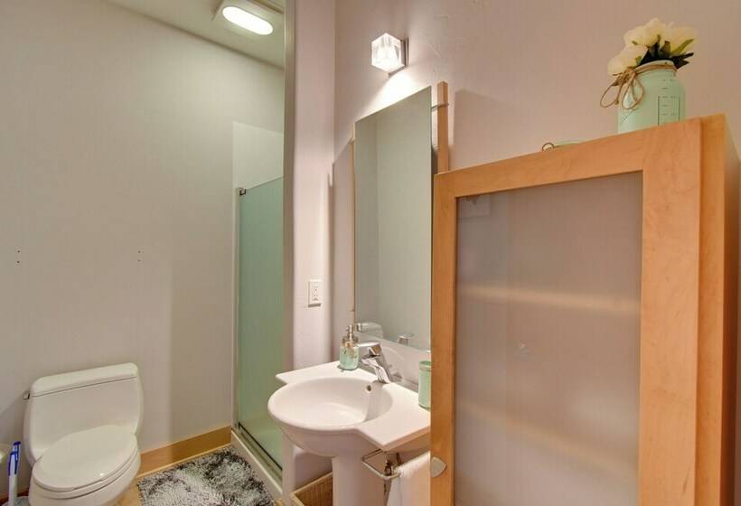 Stunning Sister Bay Home 4 Miles To Lake + Beach!