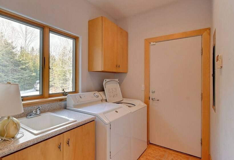 Stunning Sister Bay Home 4 Miles To Lake + Beach!