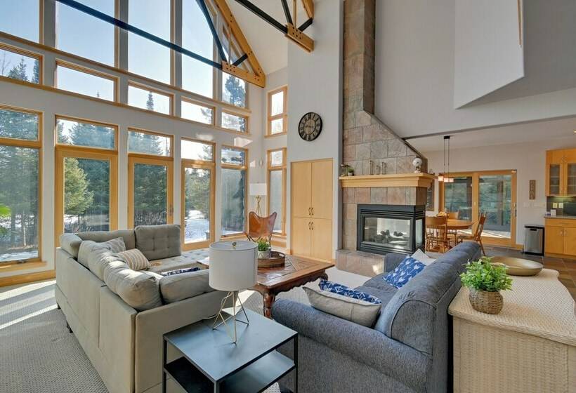 Stunning Sister Bay Home 4 Miles To Lake + Beach!