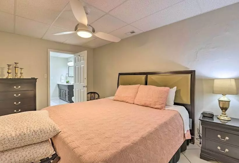 The B Haus  Lakefront Retreat W/ Boat Ramp!