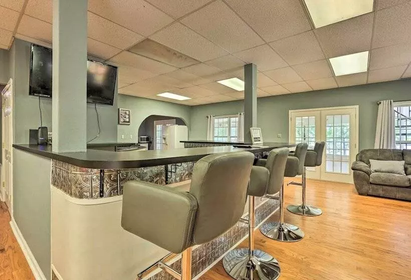 The B Haus  Lakefront Retreat W/ Boat Ramp!