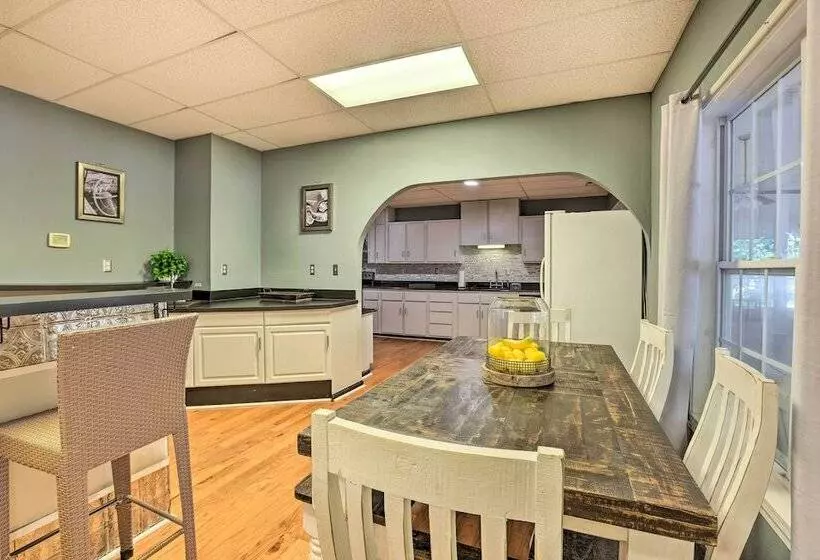 The B Haus  Lakefront Retreat W/ Boat Ramp!