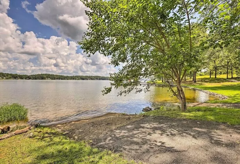 The B Haus  Lakefront Retreat W/ Boat Ramp!