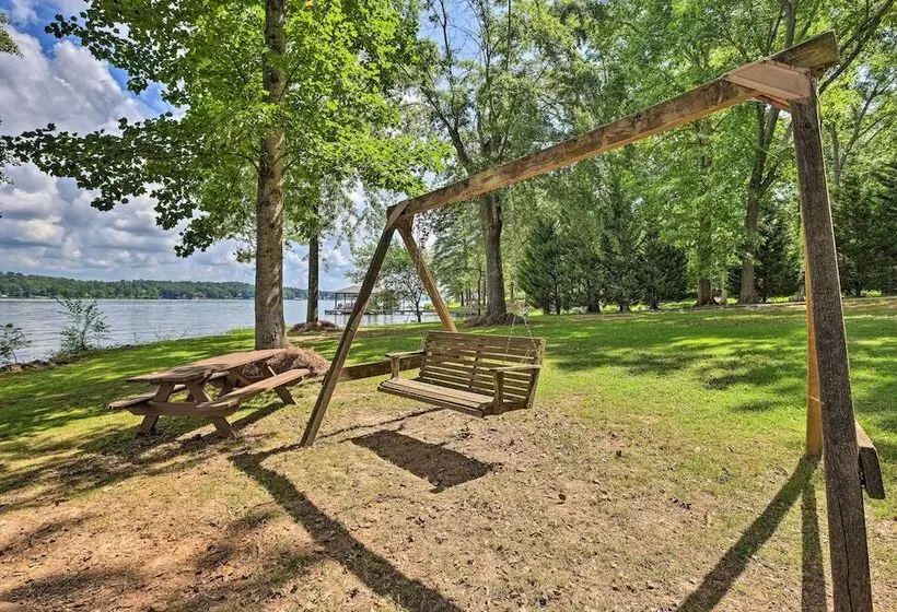 The B Haus  Lakefront Retreat W/ Boat Ramp!