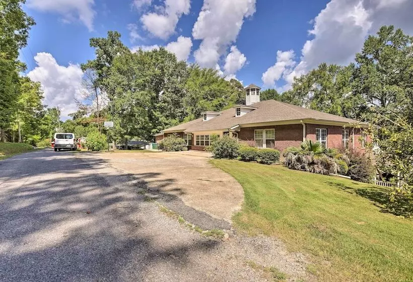 The B Haus  Lakefront Retreat W/ Boat Ramp!