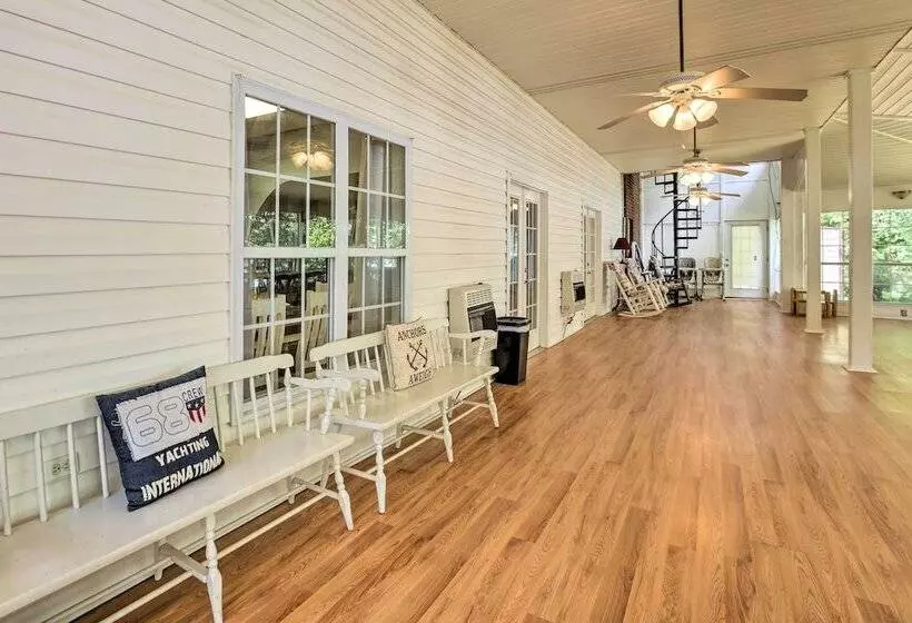 The B Haus  Lakefront Retreat W/ Boat Ramp!