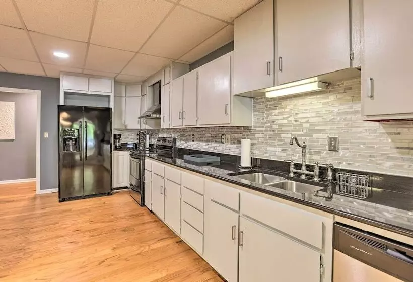 The B Haus  Lakefront Retreat W/ Boat Ramp!