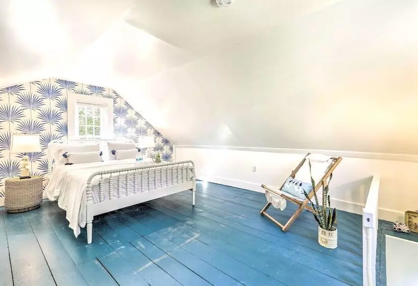 Walkable Dennis Cottage:  The Blue Scallop