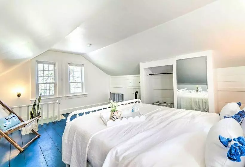 Walkable Dennis Cottage:  The Blue Scallop