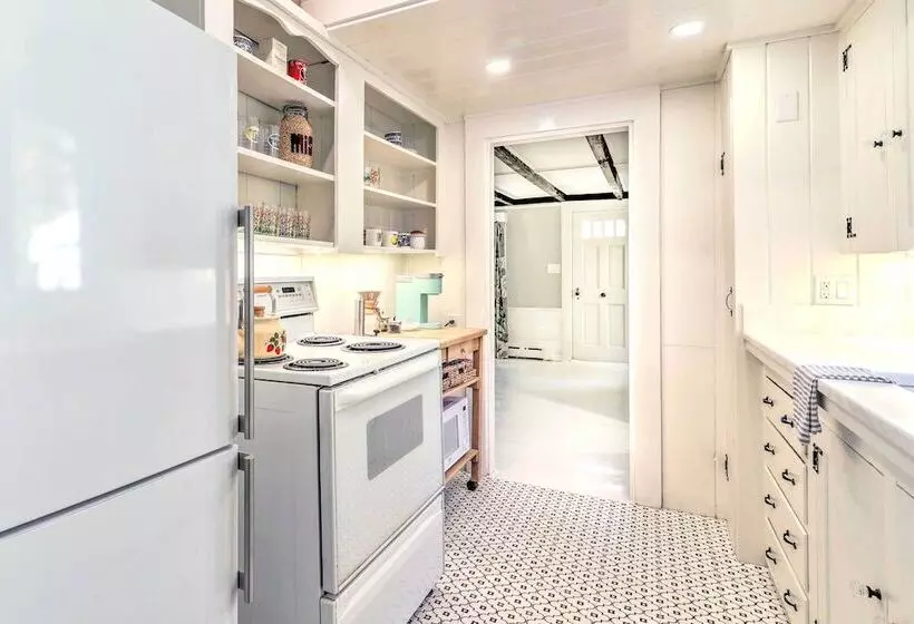 Walkable Dennis Cottage:  The Blue Scallop