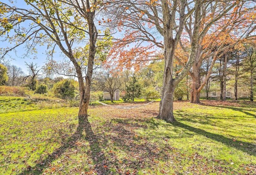 Walkable Dennis Cottage: The Blue Scallop