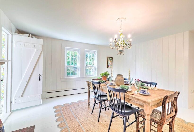 Walkable Dennis Cottage: The Blue Scallop