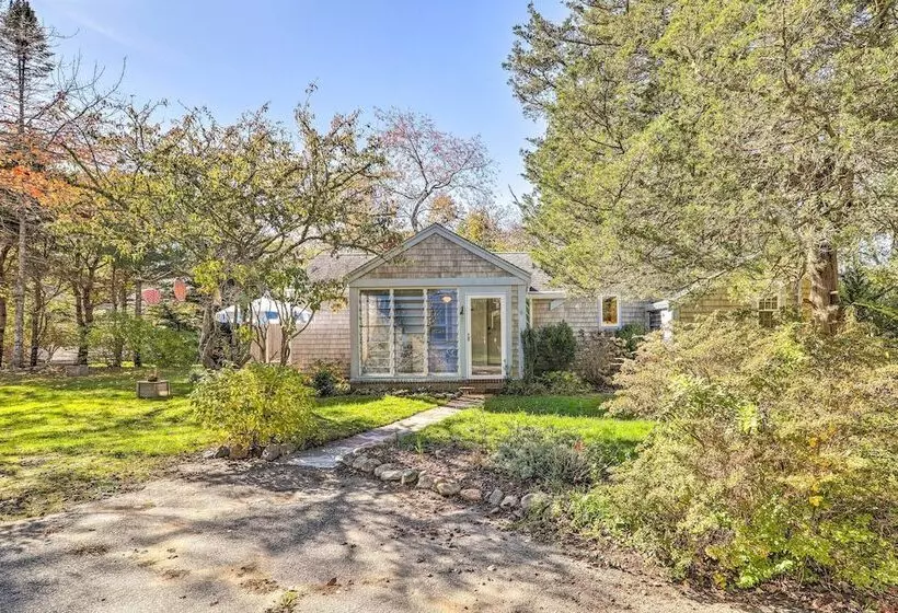 Walkable Dennis Cottage:  The Blue Scallop