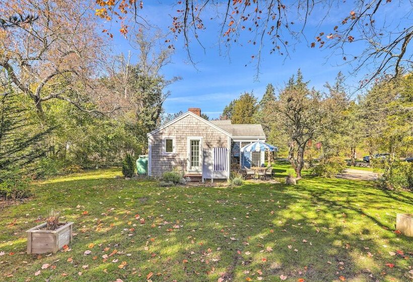 Walkable Dennis Cottage: The Blue Scallop