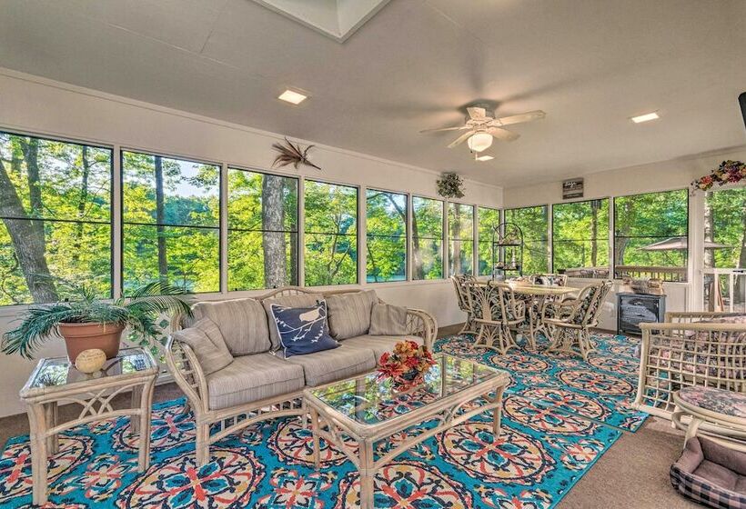 The Crystal House W/ Sunroom & Golf Green Views!