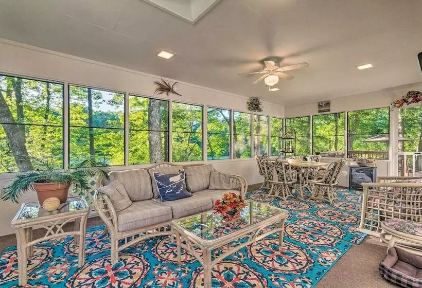 The Crystal House W/ Sunroom & Golf Green Views!