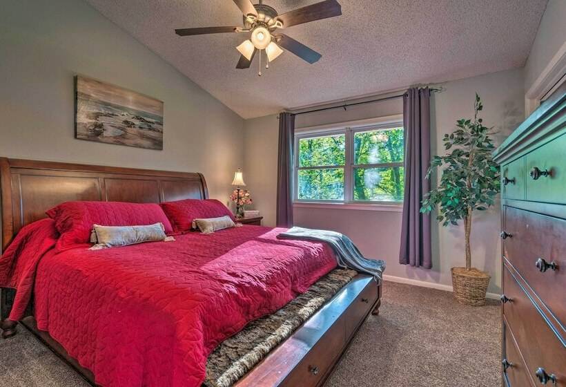 The Crystal House W/ Sunroom & Golf Green Views!