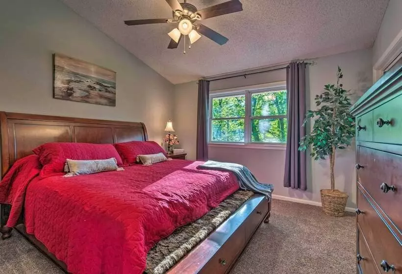 The Crystal House W/ Sunroom & Golf Green Views!