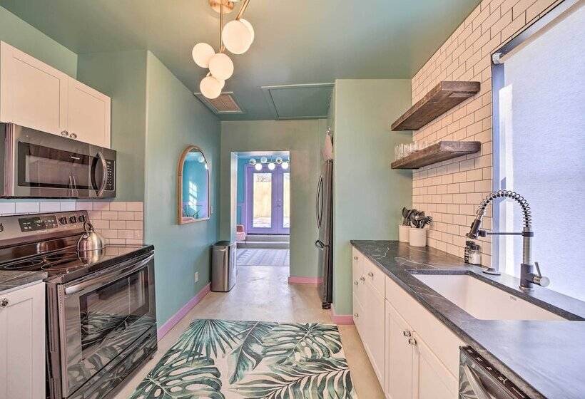 Unique, Themed Tulsa Escape ~ 2 Mi To Downtown!