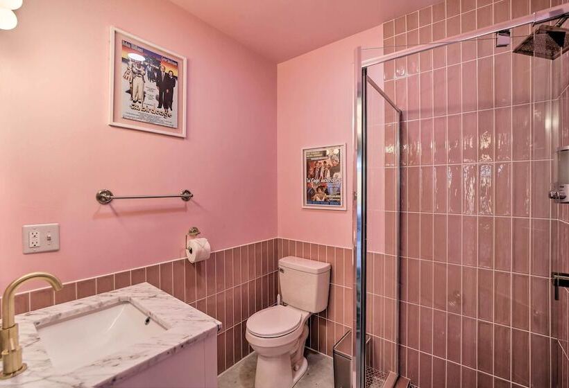 Unique, Themed Tulsa Escape ~ 2 Mi To Downtown!