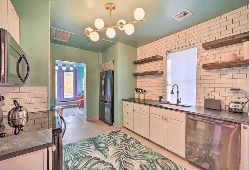 Unique, Themed Tulsa Escape ~ 2 Mi To Downtown!