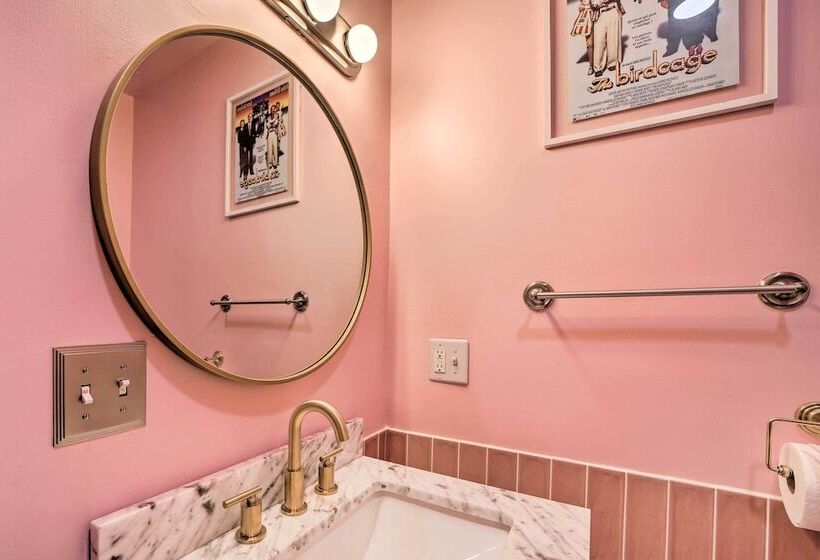 Unique, Themed Tulsa Escape ~ 2 Mi To Downtown!