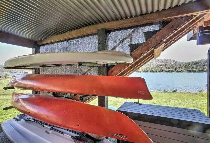 Lakefront Retreat W/ Kayaks, Paddle Boards & Deck!