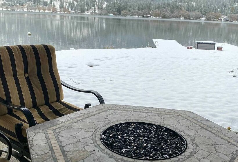 Lakefront Retreat W/ Kayaks, Paddle Boards & Deck!