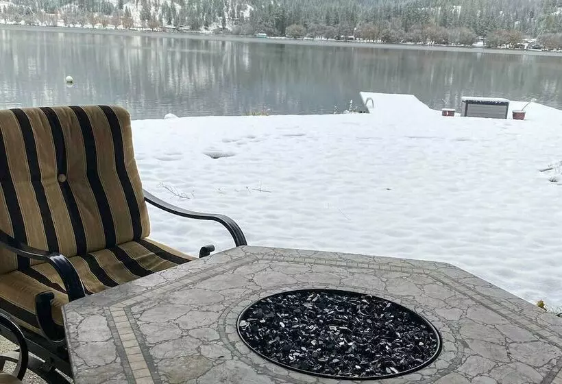 Lakefront Retreat W/ Kayaks, Paddle Boards & Deck!