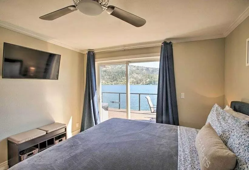 Lakefront Retreat W/ Kayaks, Paddle Boards & Deck!