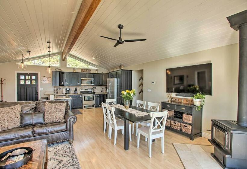 Lakefront Retreat W/ Kayaks, Paddle Boards & Deck!