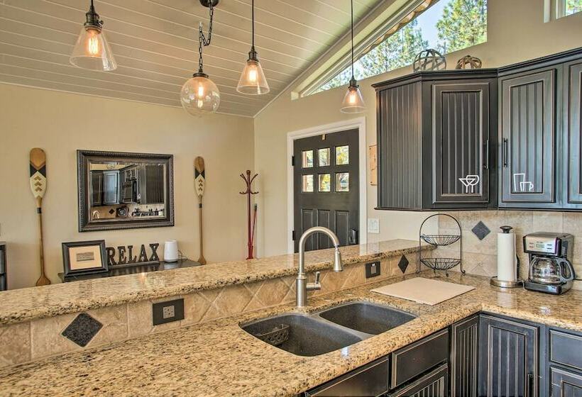 Lakefront Retreat W/ Kayaks, Paddle Boards & Deck!