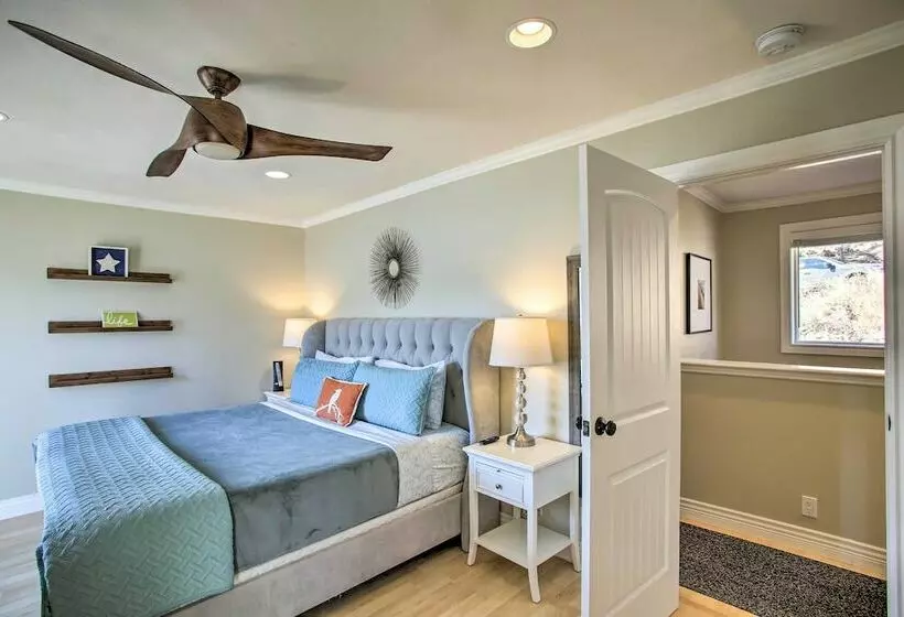 Lakefront Retreat W/ Kayaks, Paddle Boards & Deck!