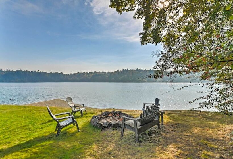 Waterfront Olympia Home W/ Private Beach & Kayaks!