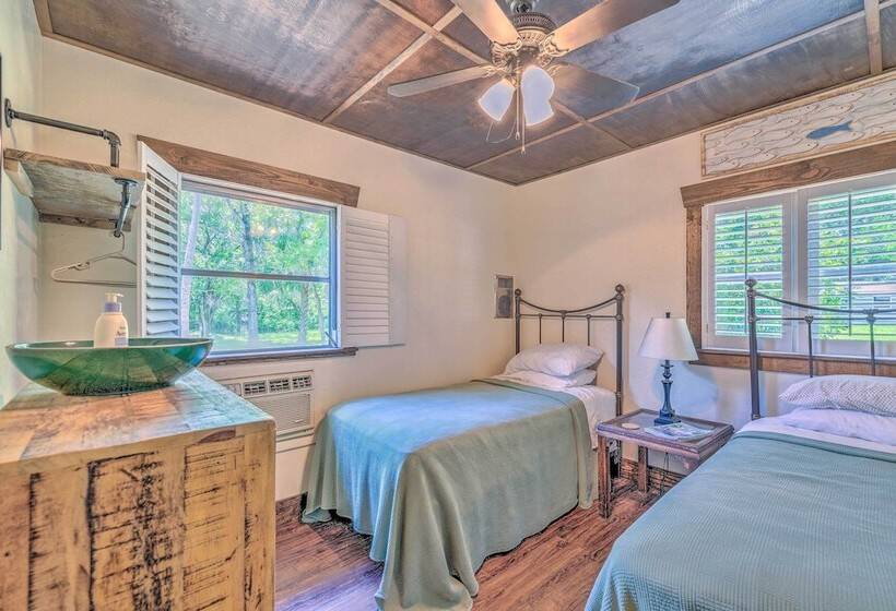 Waterside Anglers Heaven: Crooked River Fish Camp