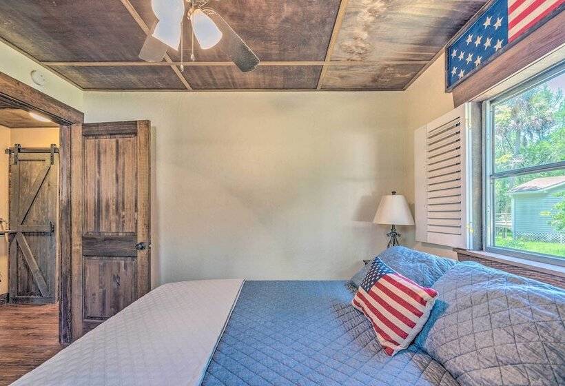 Waterside Anglers Heaven: Crooked River Fish Camp