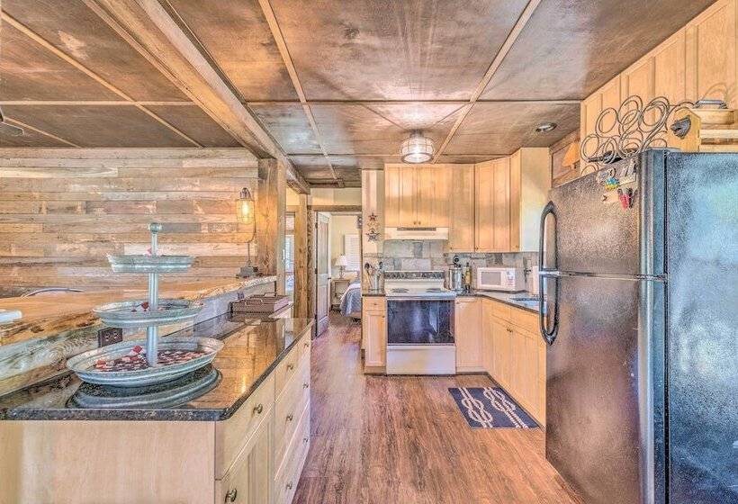 Waterside Anglers Heaven: Crooked River Fish Camp