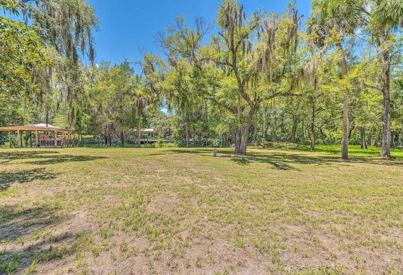 Waterside Anglers Heaven: Crooked River Fish Camp