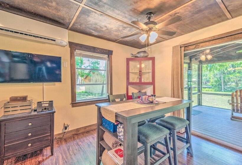 Waterside Anglers Heaven: Crooked River Fish Camp