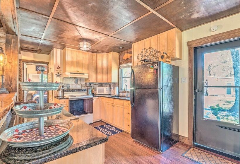 Waterside Anglers Heaven: Crooked River Fish Camp