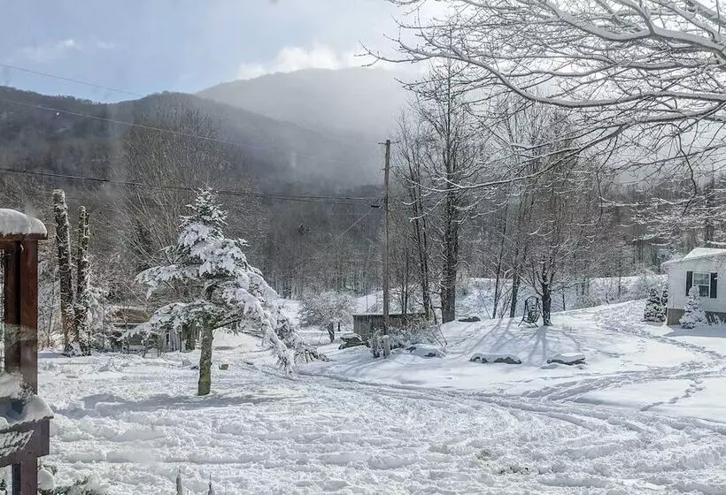 14 Mi To Beech Mountain: Home W/ Grills!