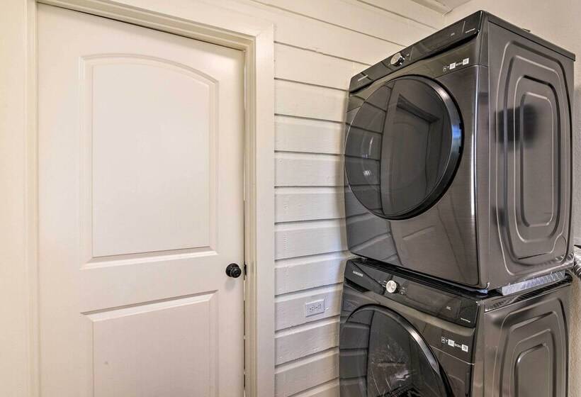 Blue Dolphin  Cottage: Walk To Galveston Seawall!