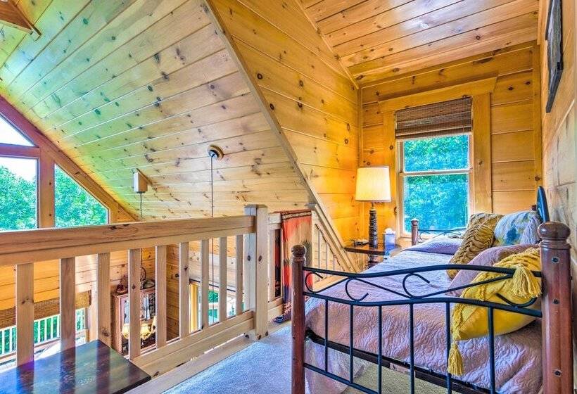 Tranquil Deck: Blue Ridge Mountain Retreat!