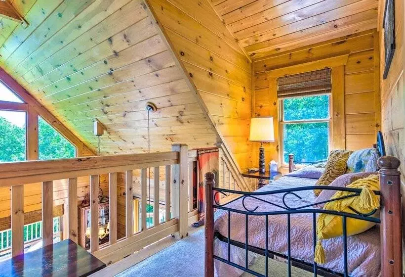 Tranquil Deck: Blue Ridge Mountain Retreat!