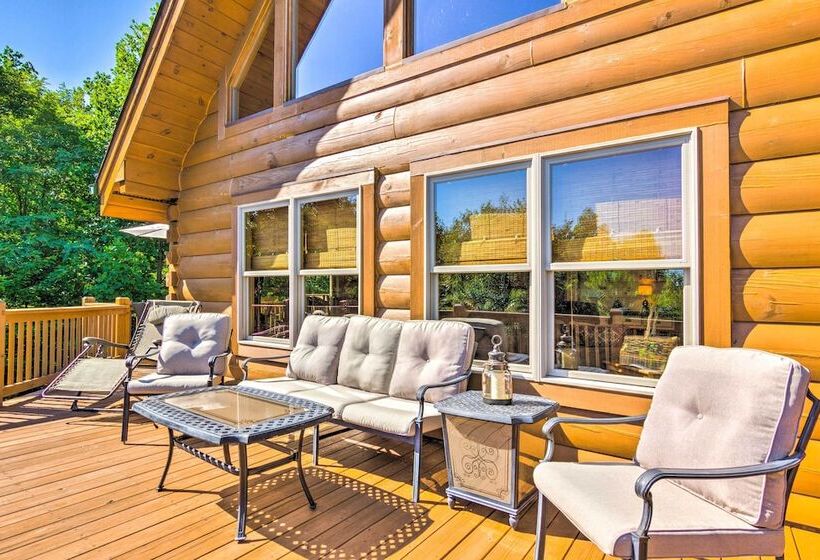 Tranquil Deck: Blue Ridge Mountain Retreat!