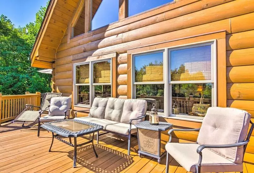 Tranquil Deck: Blue Ridge Mountain Retreat!