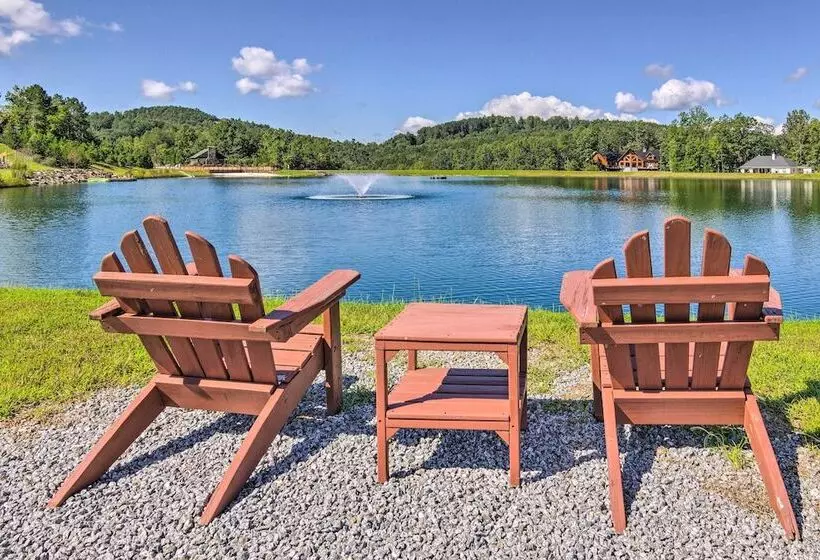 Tranquil Deck: Blue Ridge Mountain Retreat!
