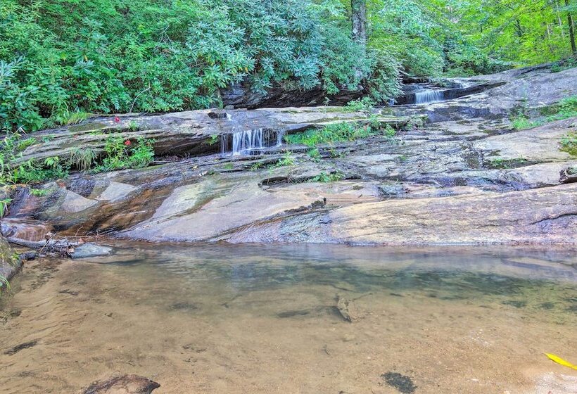 Tranquil Deck: Blue Ridge Mountain Retreat!