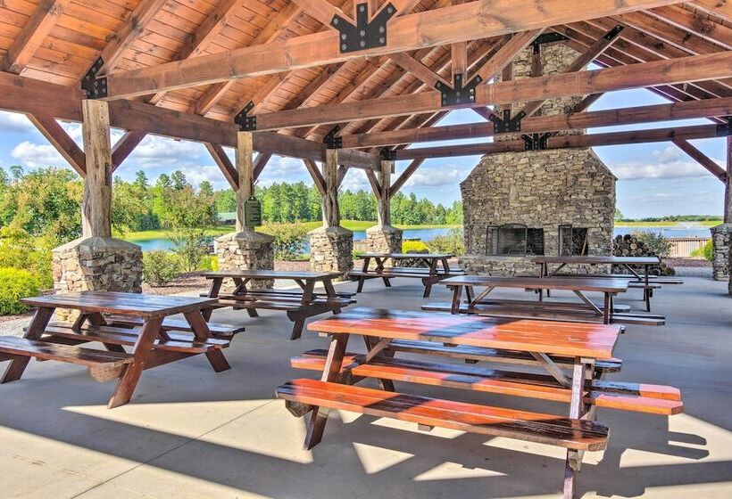 Tranquil Deck: Blue Ridge Mountain Retreat!